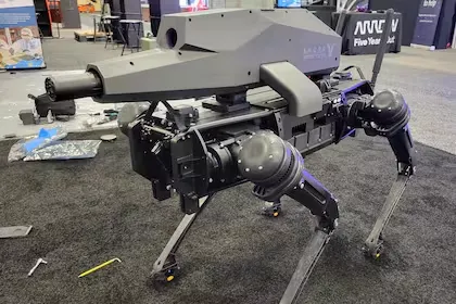 este-perro-robot-de-ghost-robotics-puede-llevar-S2IVRKT3ZZD45MM6Z7S6ZCBOLI