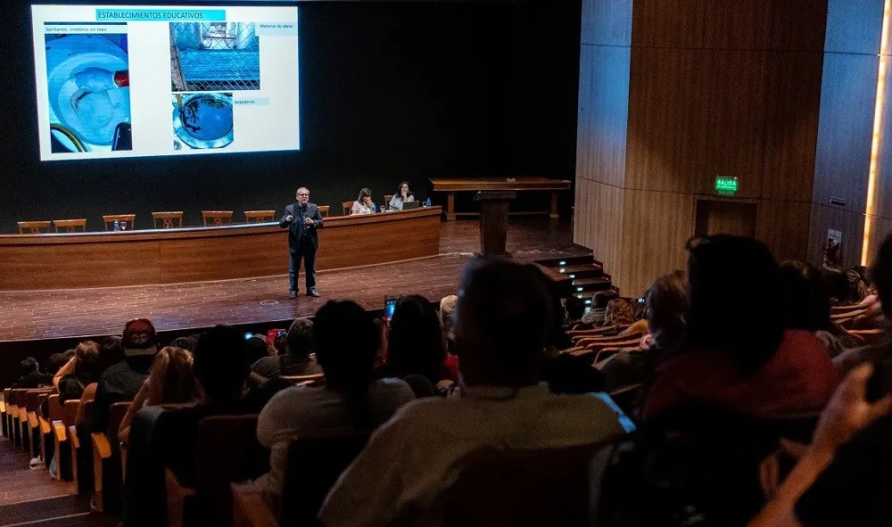 9a407a21449ee7b2656fd40c13da15b3_XL