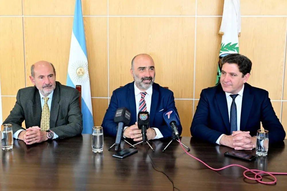 cdbda5ab945a19d2ed692d9065b4019d_XL