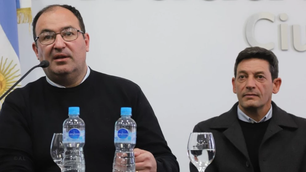 7a6b965283d4f4c0a6bb0c7374610427_XL