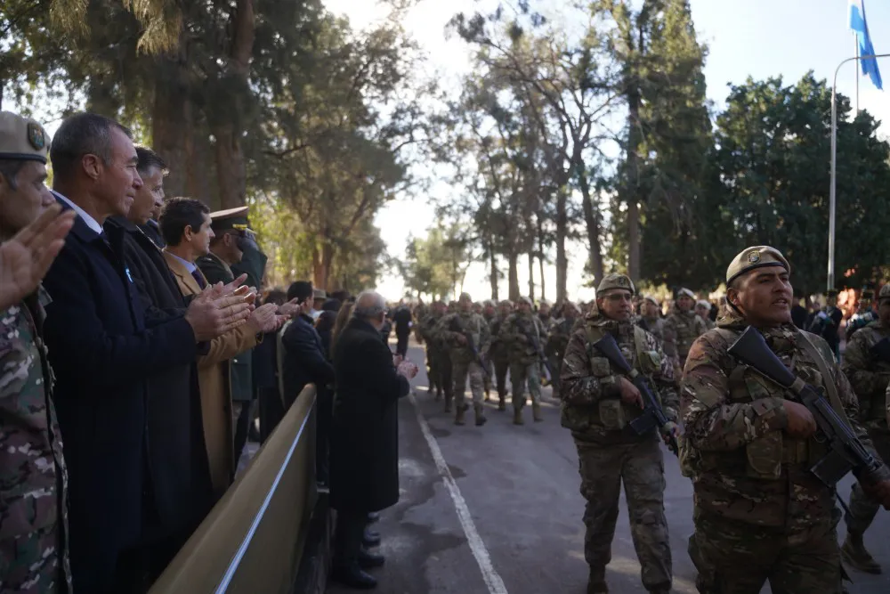 e7bc87db6e76f7c57606657c9d5a0d1b_XL