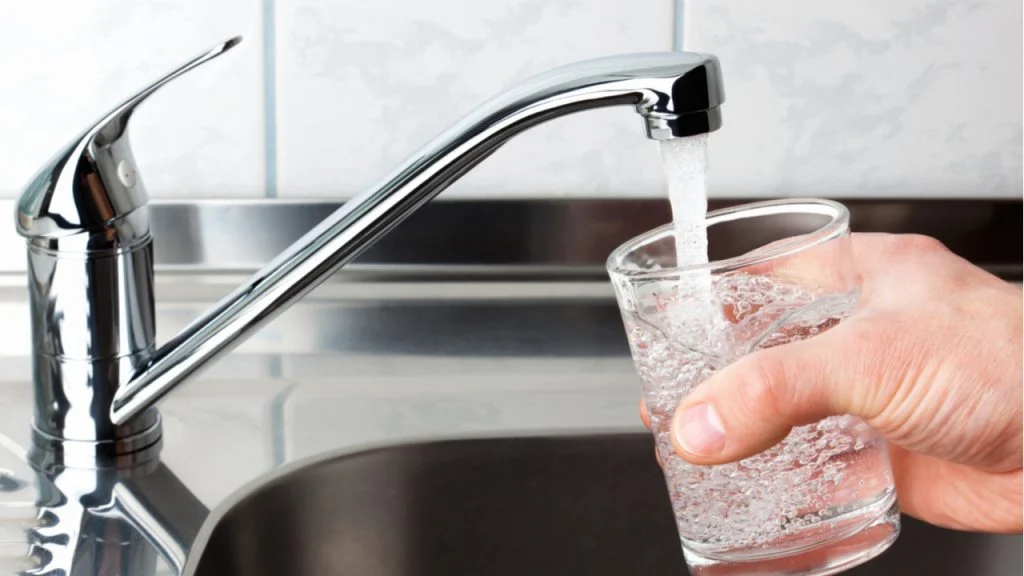 Canilla-con-agua-1024x576
