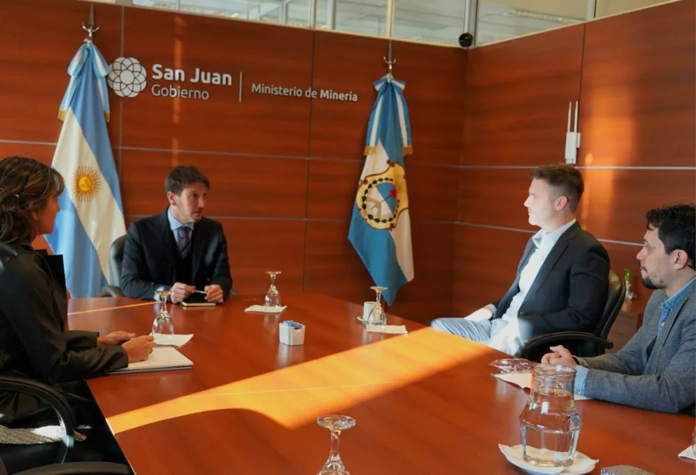 e677af4463a1c97eb861528dfce0bf73_XL