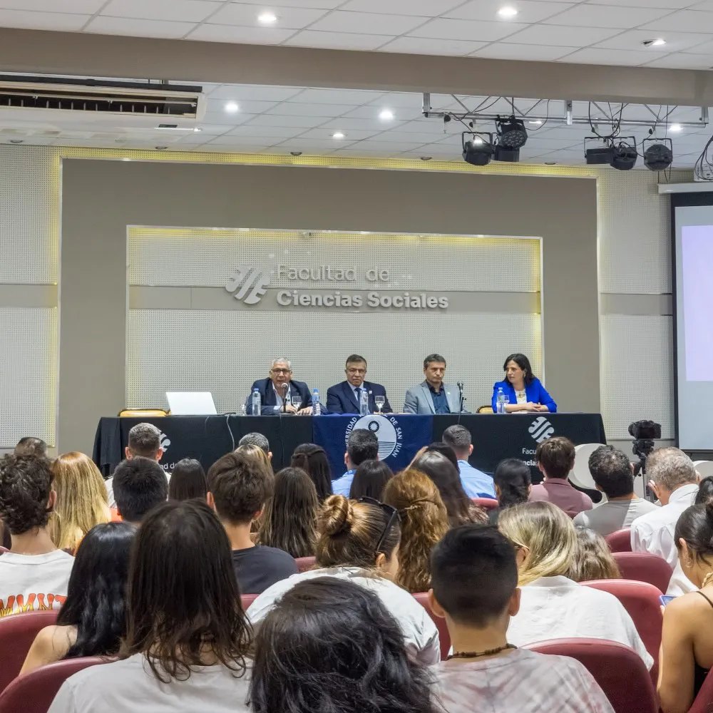 d641b41686e06d97343b21e6c5ea05ae_XL