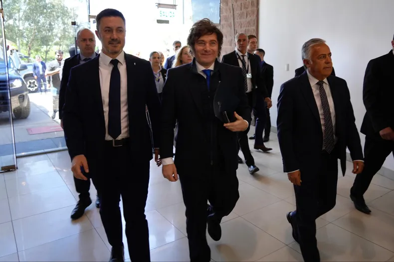 almuerzo-fuerzas-vivas-2025-javier-milei-alfredo-cornejo-petri