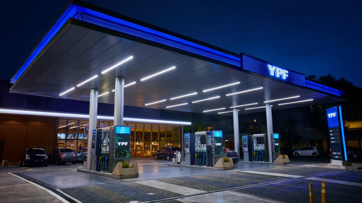 estaciones-servicio-noche-ypf-generica
