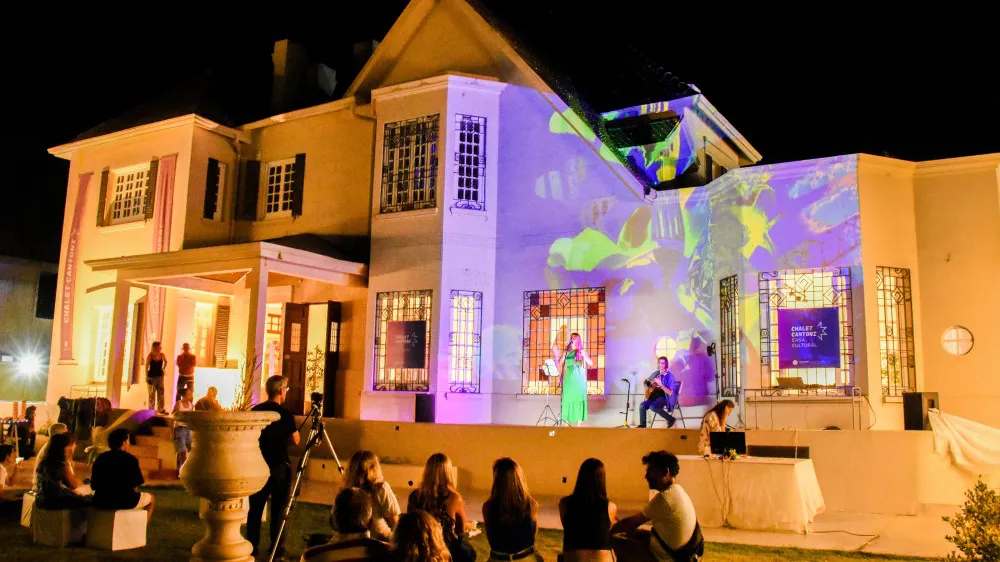 c825947f137d566b70bfd7f2400e488e_XL