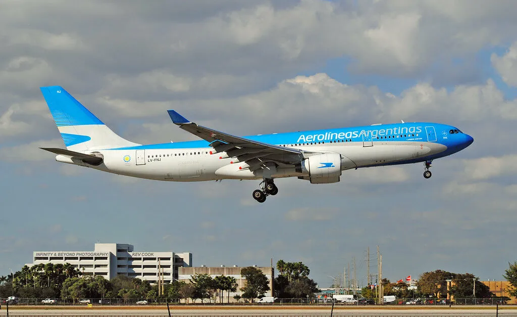 Aerolineas-Argentinas-Airbus-A330-223-LV-FNJ-1024x627