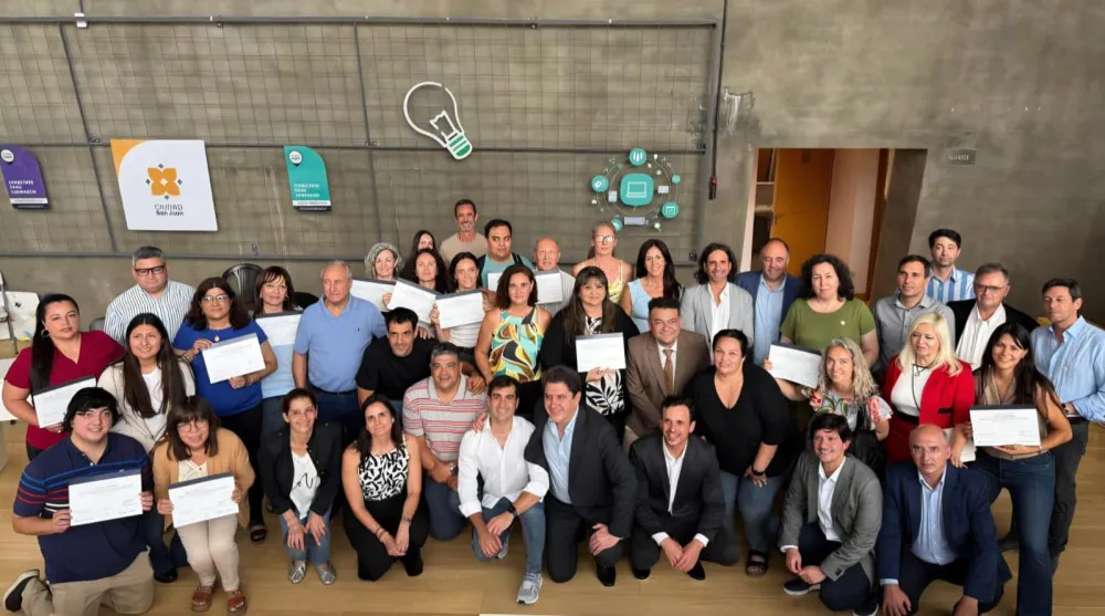 04a6aedb28466d9b069656ae6cc43d8d_XL