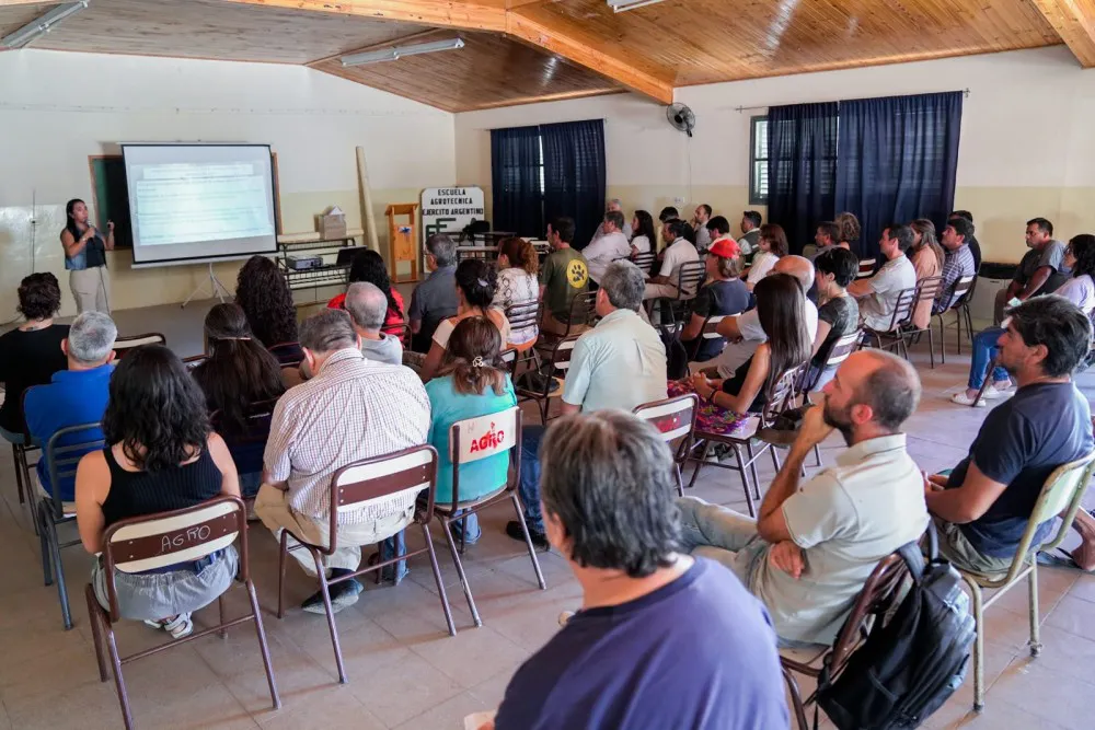 20a32eaea195be9a5375583697206c22_XL