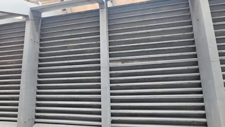 el-desplazamiento-de-la-tribuna-pavoni-baja-de-independiente-visto-desde-abajo_w862