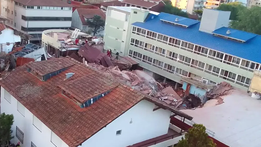 cayo-la-parte-trasera-de-un-edificio-de-10-pisos-de-la-ciudad-costera-NLZ7FB3SRJAVPA75JJCCII2S3U