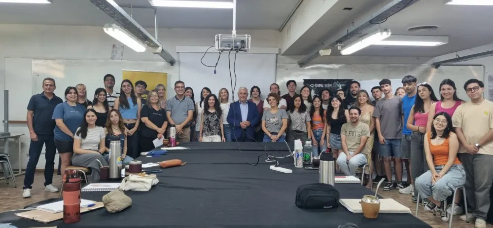 a6c698a3092705e44ff61c89ed5ea79a_XL