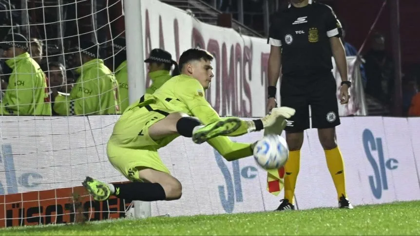 el-momento-exacto-en-el-que-gill-atajo-el-penal-de-romero_862x485