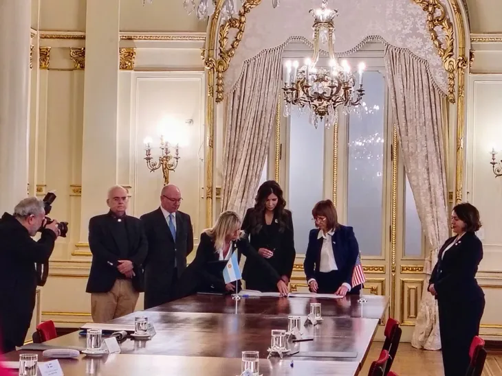 kristi-noem-casa-rosada