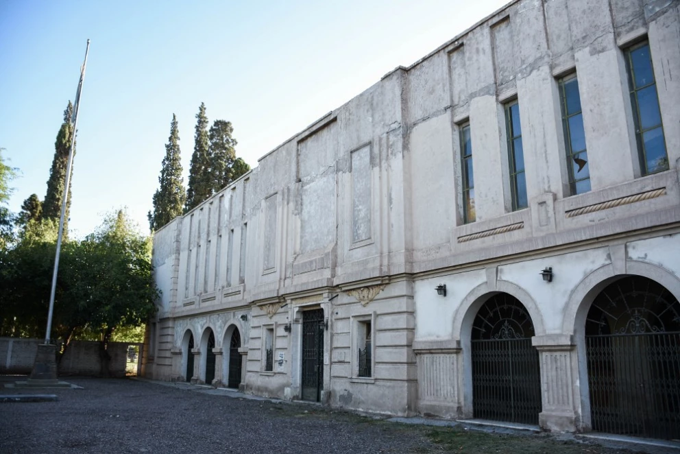 0947445709314f84304cc05a144b1f18_XL