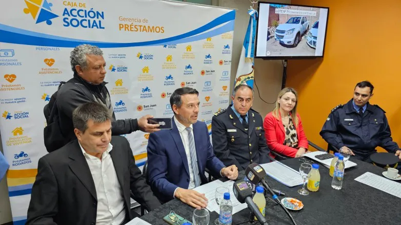 fda41cb3b68bf924cafaf1b6f34fdde7_L