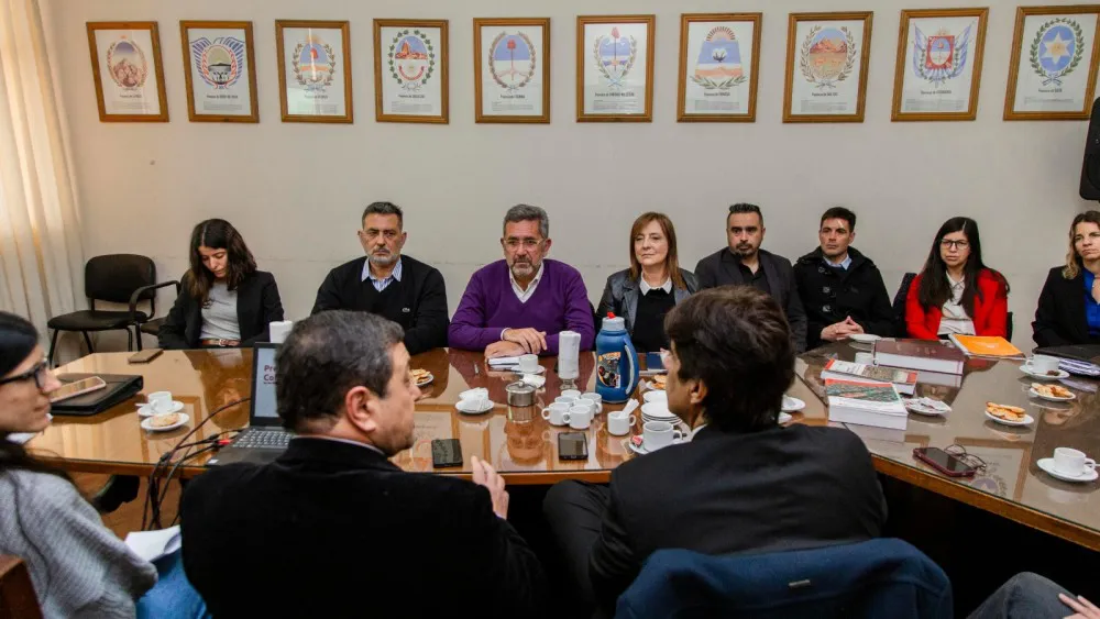 da46f0c1a461f068cdc1532a18da9375_XL