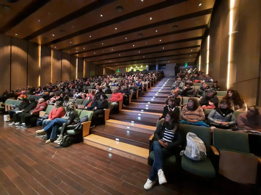 f7b776966541a0cc44bf0ba7b5f99915_XL