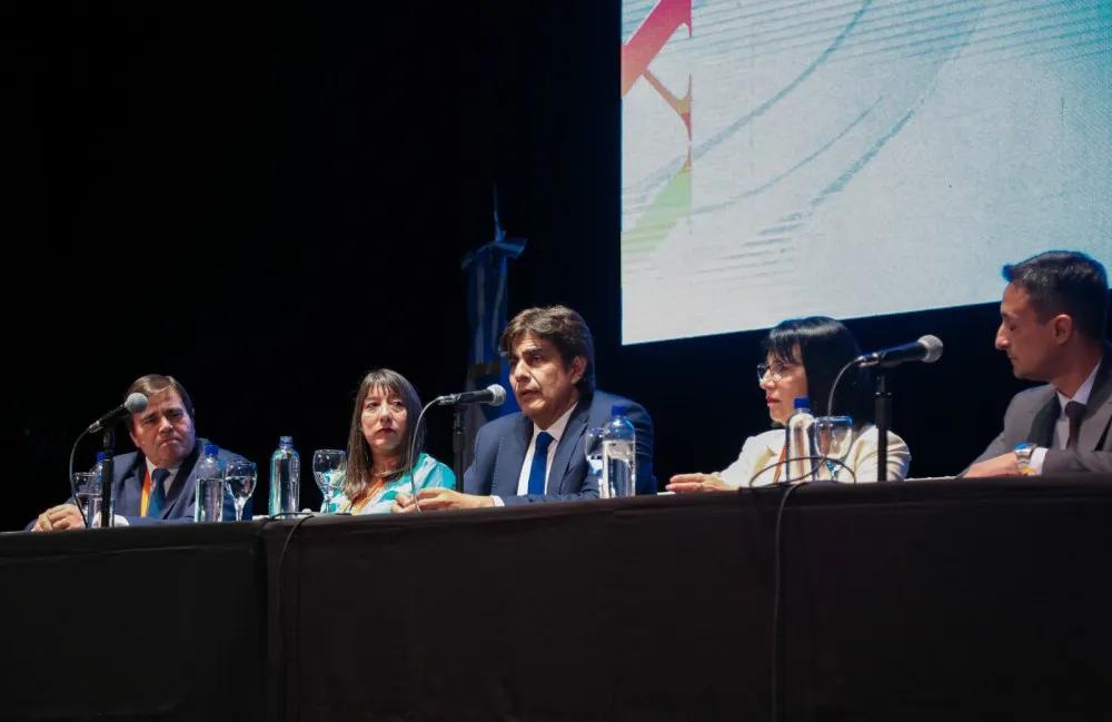 9d62b1a6456312352d18b27bf25aeff7_XL