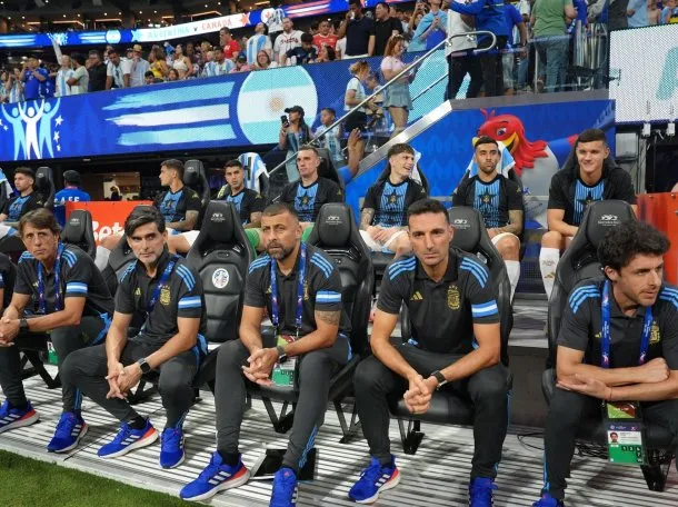 lionel-scaloni-cuerpo-tecnico-seleccion-argentinajpg