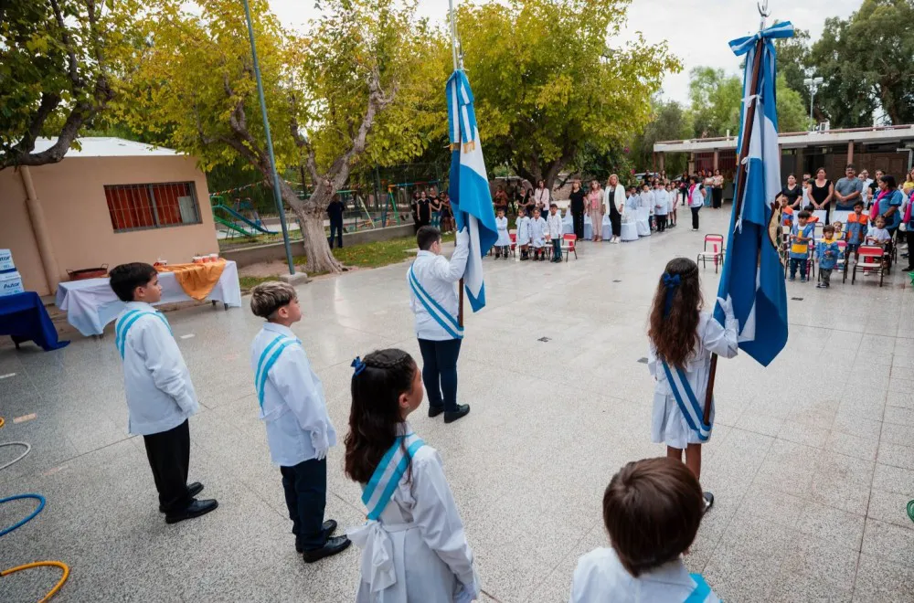 4ea6ae1d5c5921bbfada7a6f79f9f8f9_XL