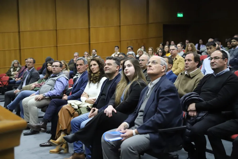 fb81c0acfacd017240f1a4cd7e6f795a_XL