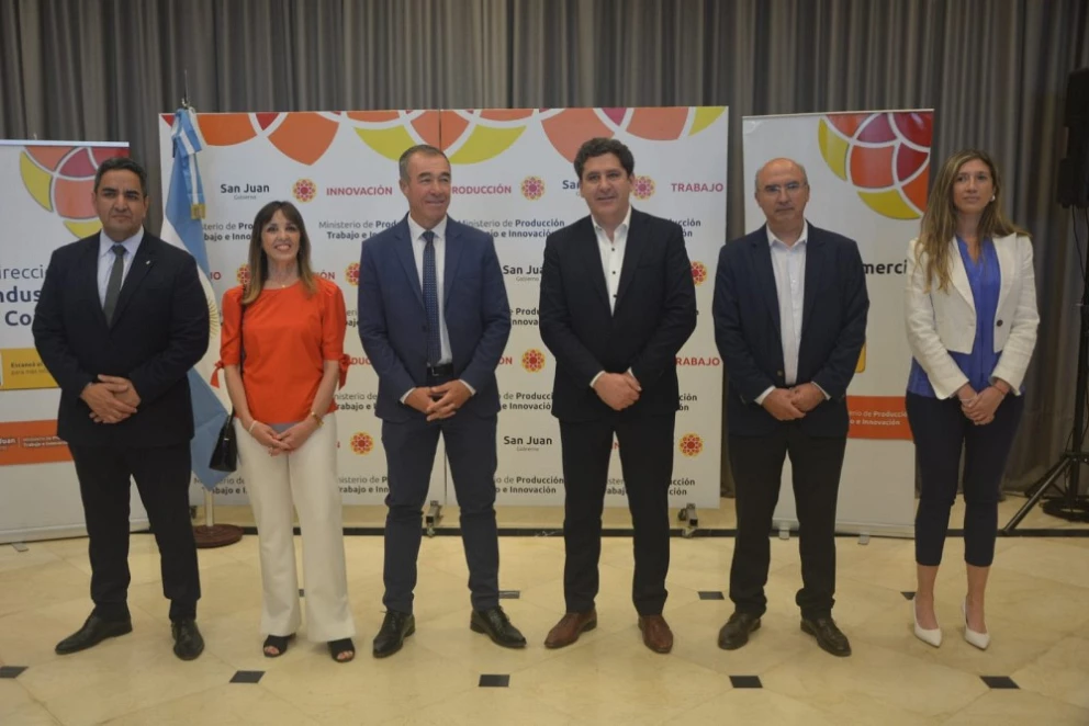 d0a5cb14130281352a45d78a7bf89215_XL