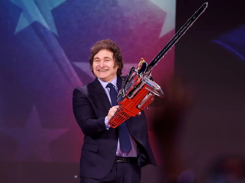 Milei,_motosierra_(2025)