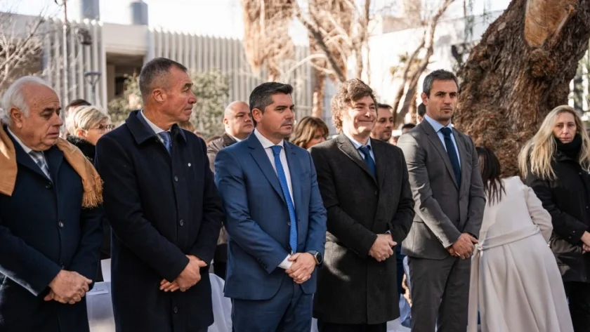 a0d411561312d61e03d55fcb0dc7d7cedde645221e4e8239_840