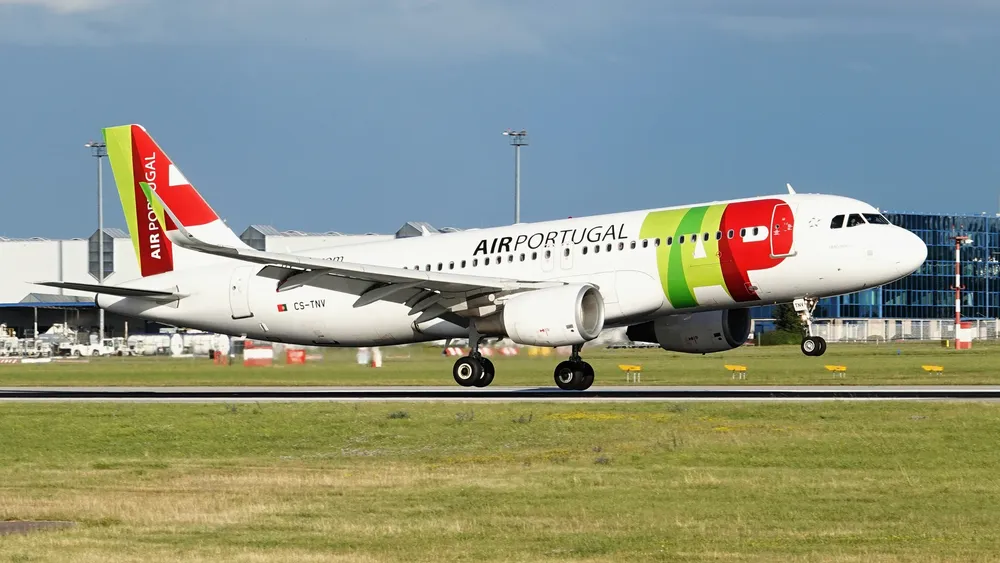 avion-tap-portugal-aterrizando-aeropuerto-praga_98