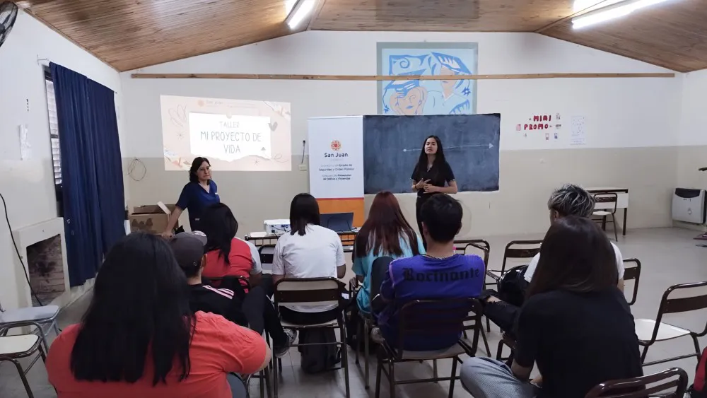 f92eb065c2b1344f92505524d5bc13a5_XL