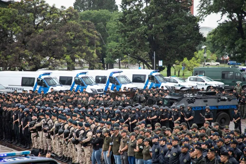 la_ministra_bullrich_presenta_el_plan_bandera_para_recuperar_la_provincia_de_santa_fe_3_0e9ff7cc4d75