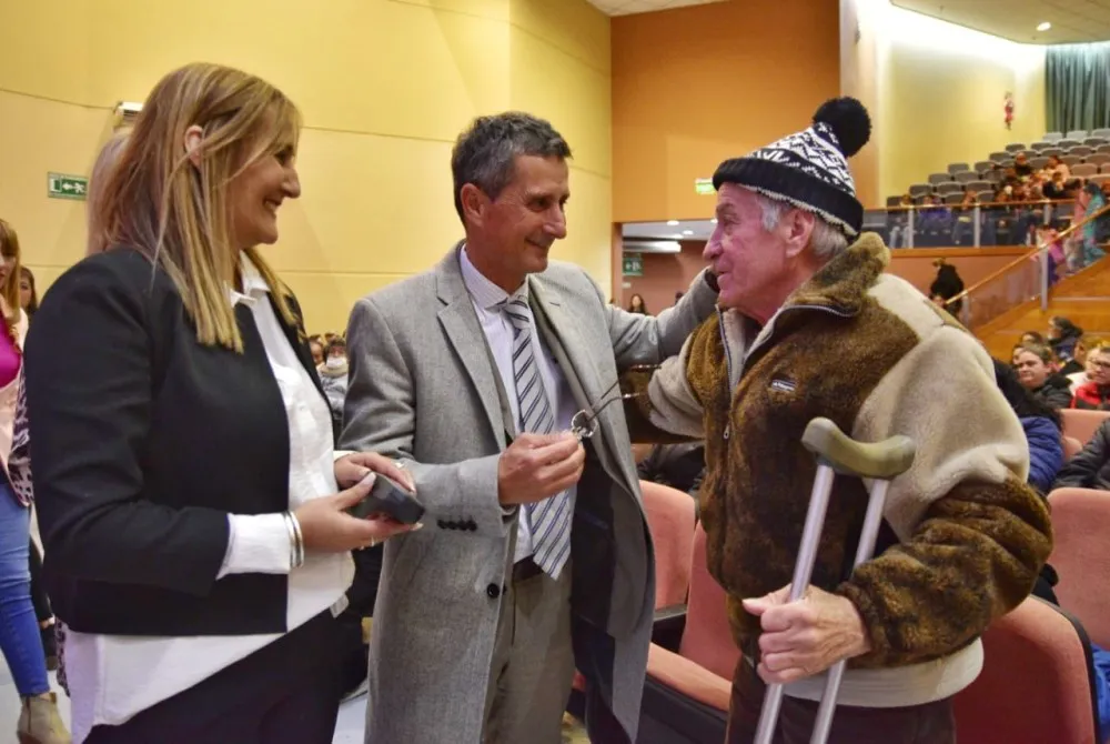 7c569638a544a7f0647ad1654531d908_XL