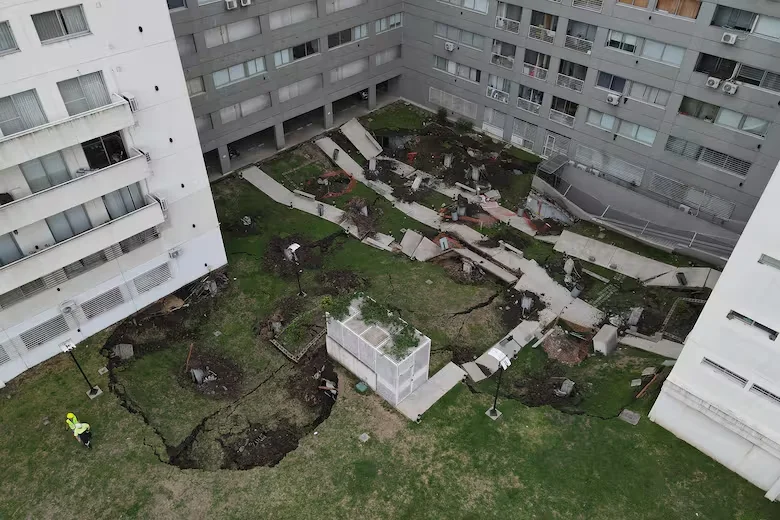 asi-quedo-el-jardin-central-del-complejo-luego-FXGGTFQBVNBJ3FF3KD45MMPJXE