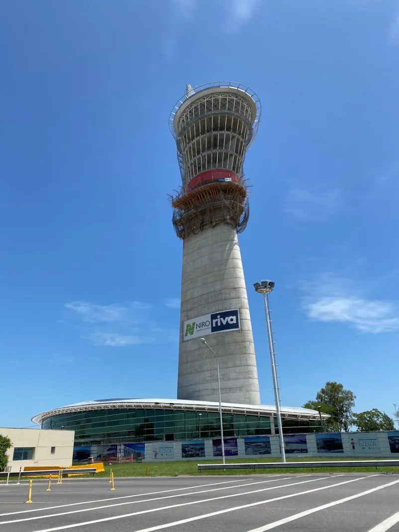 13-TORRE-EZEIZA-Edificio-Circundante-y-Torre-Control-Aereo