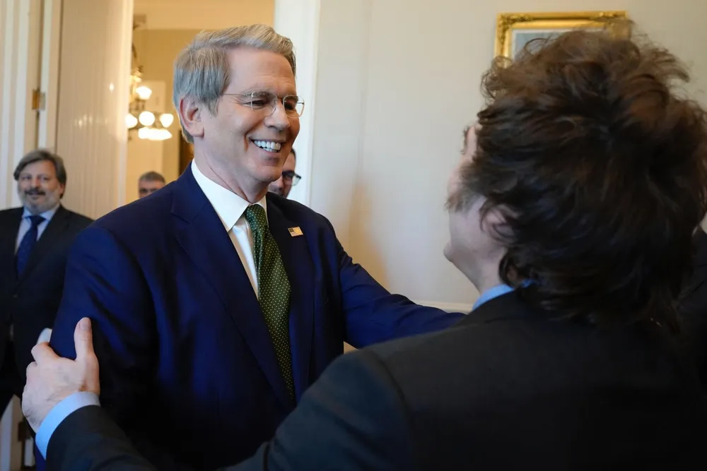 javier-milei-junto-al-secretario-del-tesoro-eeuu-scott-bessent-casa-rosada