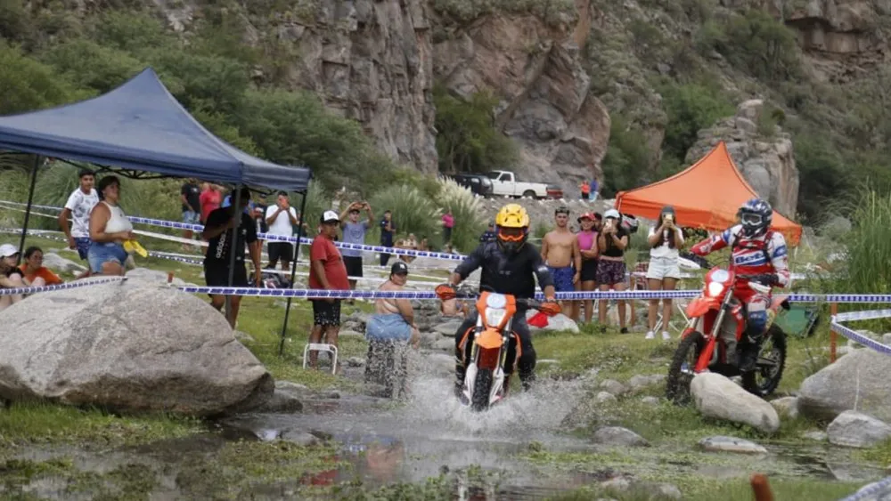 5c370cdf21a9ba63c42fc2419f2543d5_XL