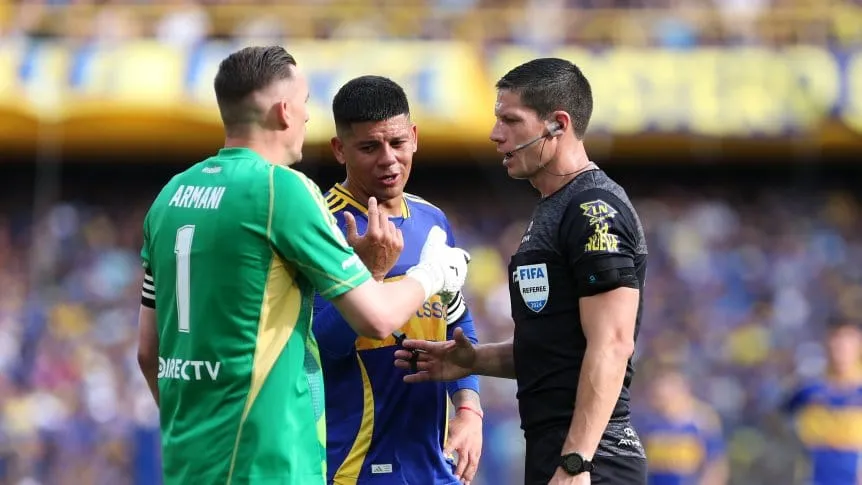 nicolas-ramirezmarcos-rojo-of-boca-juniors-and-franco-armani-of-river-plate-_862x485