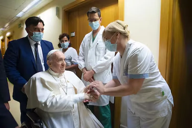 papa-francisco-medicoavif